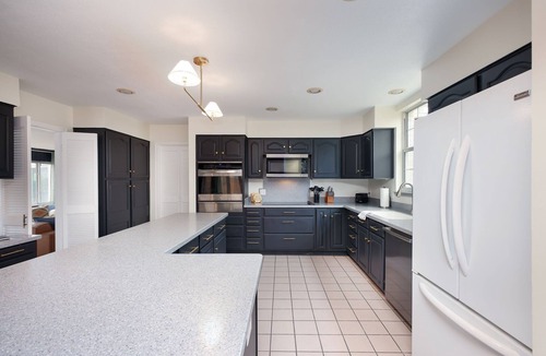 Leon Valley House | Huge Pickleball Mansion~Sleeps 26~Pool & Hot Tub