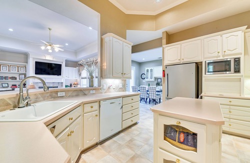 Plano House | Huge Plano Home w/ Swim Spa: 37 mi to AT&T Stadium