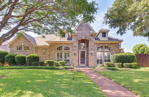 Plano House | Huge Plano Home w/ Swim Spa: 37 mi to AT&T Stadium