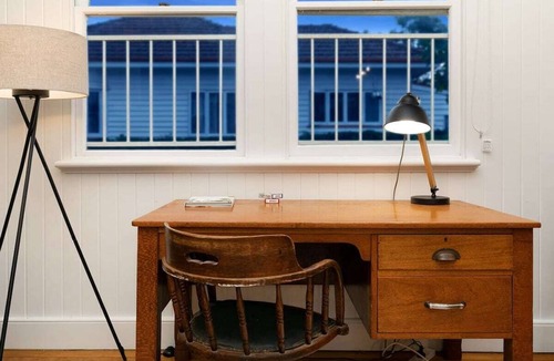 Indooroopilly House | Huge Pool|Indooroopilly Queenslander|Pet Friendly