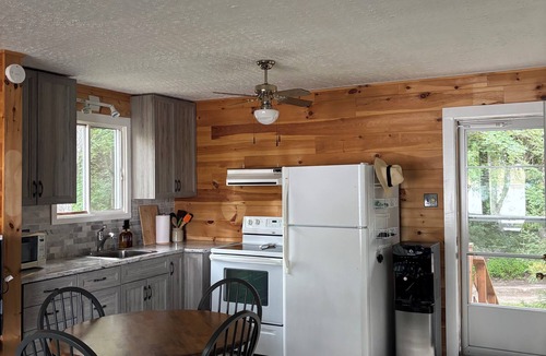 L'Isle-aux-Allumettes Cottage | Huge Private Beach Cozy Forest-Edge Cottage Getaway
