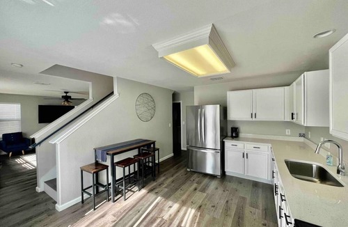 McKinney House | Huge Renovated Home + Yard Close to DT & Airportn