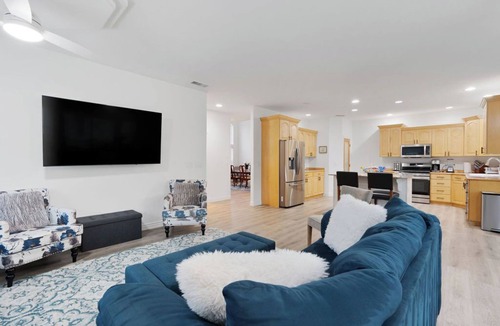 South Jordan House | HUGE reunion ctr 30+, 16 BR, 8.5 bath, pets