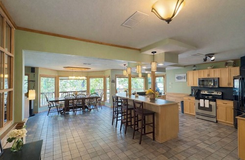 Seguin House | Huge Riverfront House, Sleeps 32, 11BR, 6BA, 70' Pier