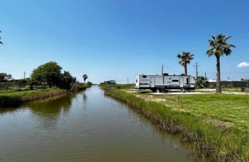 Crystal Beach RV Rental | Huge RV Campsite less than a mile from the beach!