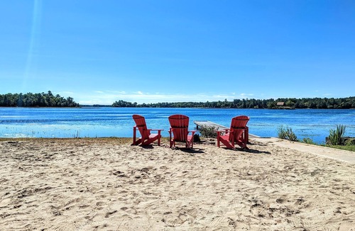 Gravenhurst Cottage | Huge Sandy Beach Cottage - 90 min from GTA