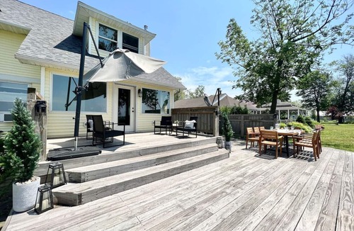 Sandy Creek House | HUGE Sandy Pond LAKE HOUSE & Bunkhouse-Sleeps 18!