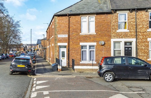 Heaton Apartment | Huge serviced Apartment with free parking.