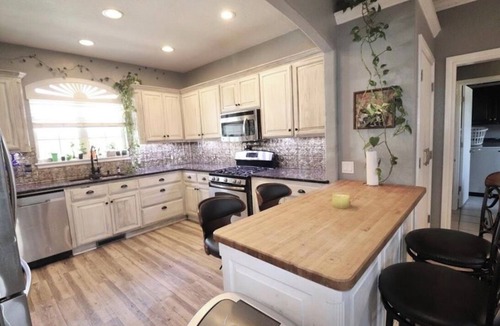 Norman House | Huge Smart-Home 3ponds fishing 3.5 mi to OU in Norman, pool, outdoor patio, PETS