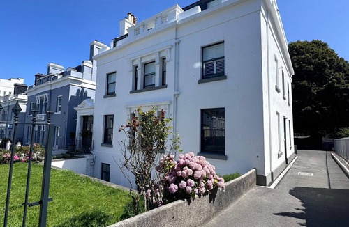 Barbican House | Huge spacious 8 bed luxury villa