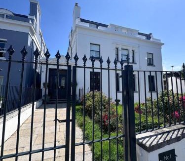 Barbican House | Huge spacious 8 bed luxury villa