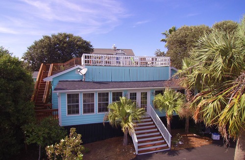 Isle of Palms House | ~HUGE TROPICAL POOL WITH NEW ROOFTOP DECK! AMAZING VIEWS! Pet Friendly!