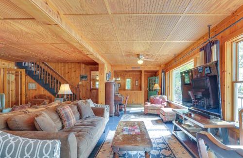 Hawley House | Huge Waterfront Home with Dock on Lake Wallenpaupack