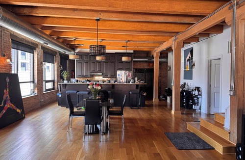 West Loop Apartment | HUGE West Loop 3BR Penthouse Loft on Randolph with Rooftop and Garage Parking!