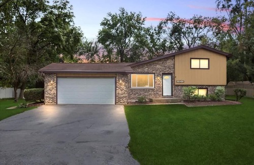 St. Charles House | Huge Yard + Patio + King | LCP Collection