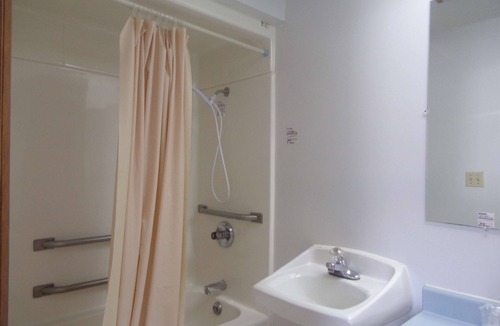 Warren Hotel | Huggy Bear Motel