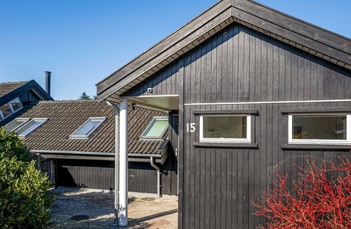 Udsholt House | "Hughe" - 1.3km from the sea by Interhome