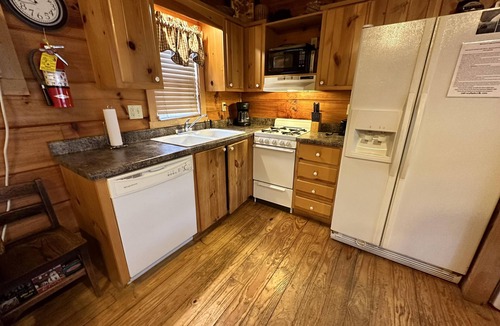 Candler Cabin | Hugs and Kisses! Great views, hot tub, Wi-Fi.