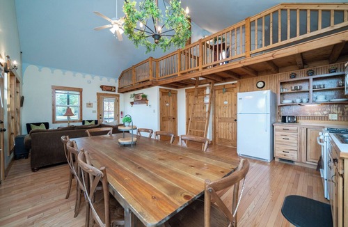 Ore City Cottage | Huguenot Lakeside Cottage, 2-bedroom Plus Loft on Lake O' the Pines