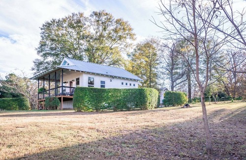 Ore City Cottage | Huguenot Lakeside Cottage, 2-bedroom Plus Loft on Lake O' the Pines