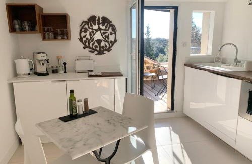 Saint-Maximin Apartment | Huguette Gîte, Cozy and bright