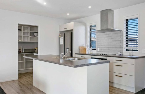 Rangatira Park House | Huka Falls Getaway + so close to town