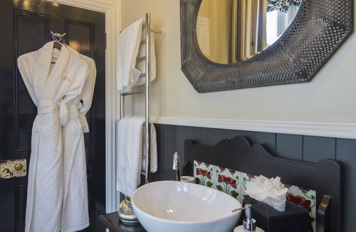 Queenstown City Centre Cabin | Hulbert House