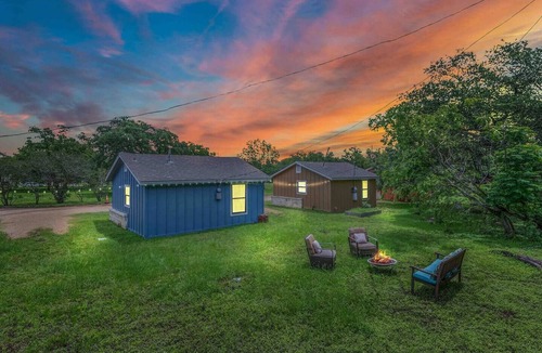 West Park House | Hullabaloo Hut ~ Less than a mile to TAMU CAMPUS!