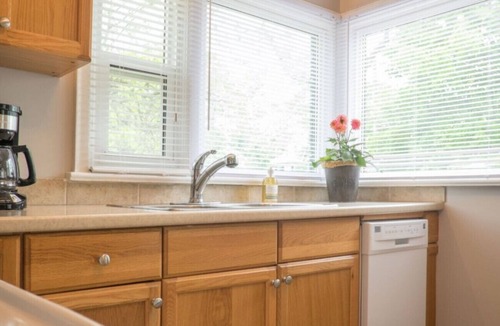 Historic Old Town House | Hullcrest Cottage, Short stroll to Queen Street
