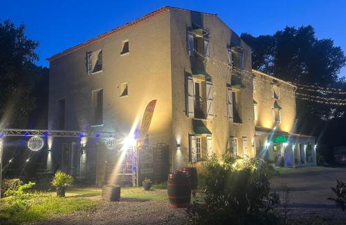 Villecroze Hotel | HUMAN HOTEL RESTAURANT Park