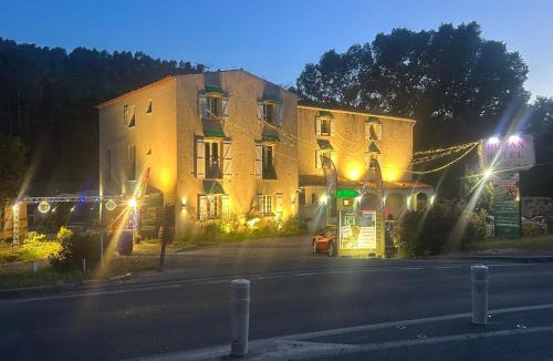 Villecroze Hotel | HUMAN HOTEL RESTAURANT Park