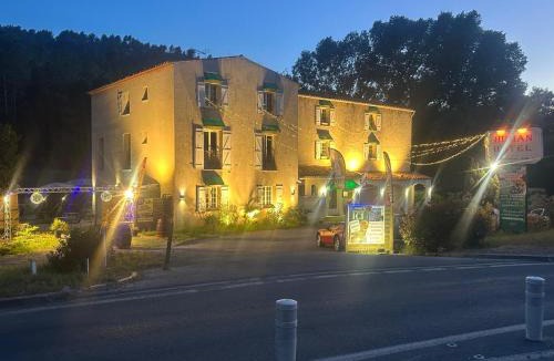 Villecroze Hotel | HUMAN HOTEL RESTAURANT Park