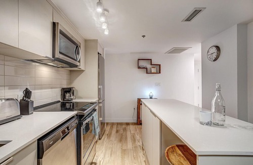 International District Apartment | Humaniti - Serviced 1-Bedroom in Montreal