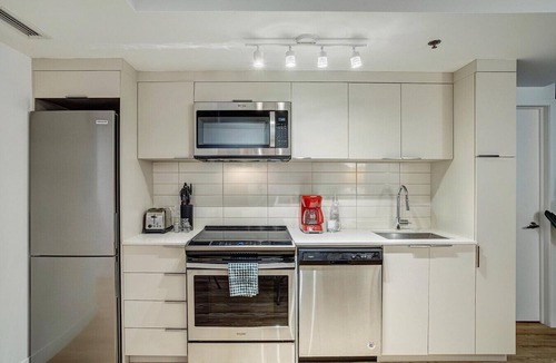 International District Apartment | Humaniti - Serviced 1-Bedroom in Montreal
