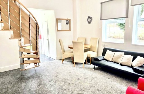 Goole Apartment | Humber Maisonette Airy, Modern & Chic!