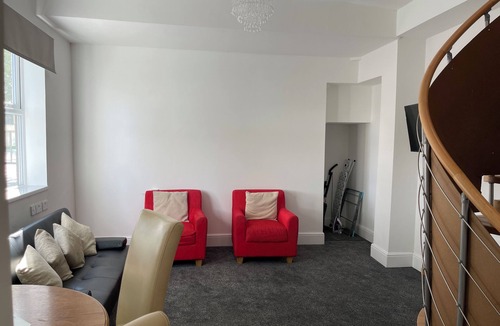 Goole Apartment | Humber Maisonette Airy, Modern & Chic!