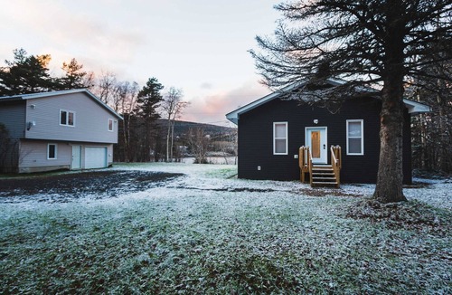Pasadena House | Humber Valley Lakefront Cabin
