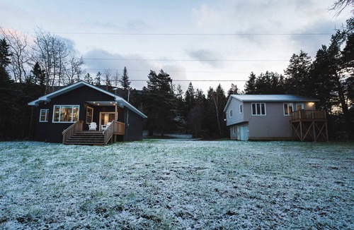 Pasadena House | Humber Valley Lakefront Cabin