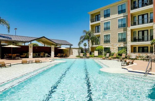 Pearland Apartment | Humble Abode ~ New 2 Bedroom~ Like Home~Vaulted Ceilings~Spacious