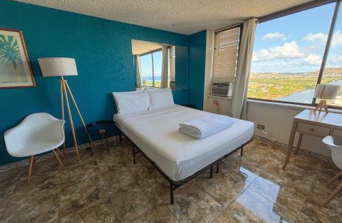 McCully - Moiliili Apartment | Humble Hawaiian Monarch Studio