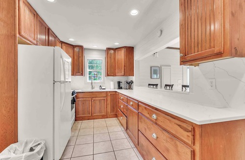 Bryant Cabin | Hummingbird Cabin with a private hot tub!