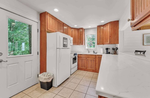 Bryant Cabin | Hummingbird Cabin with a private hot tub!