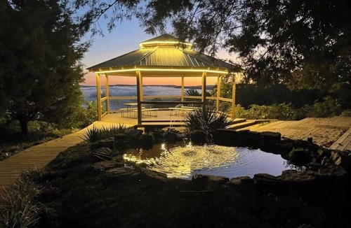 Bryant Cabin | Hummingbird Cabin with a private hot tub!