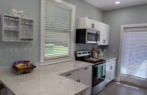 Commerce Cottage | Hummingbird Cottage