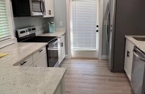 Commerce Cottage | Hummingbird Cottage