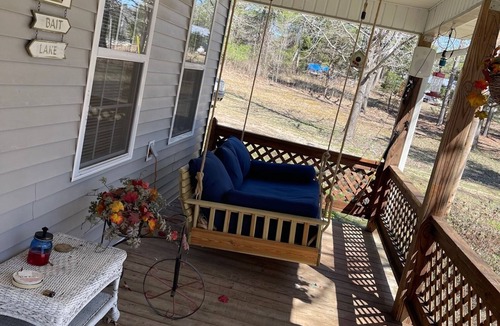 Clifton House | Hummingbird Haven-3 Bed 2 Bath River House