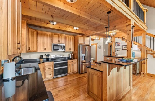 Vein Mountain Cabin | Hummingbird Hill-Big Mountain Views