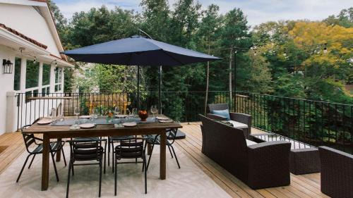 Barium Springs House | Hummingbird Home by AvantStay