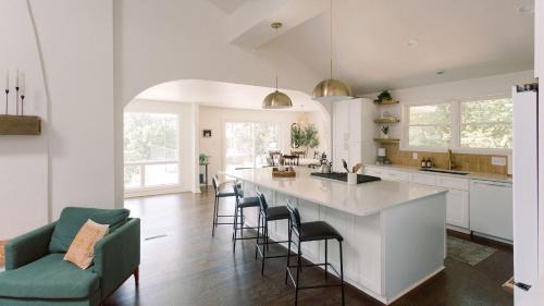 Barium Springs House | Hummingbird Home by AvantStay