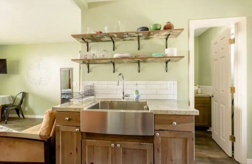 Swiss Manor Apartment | Hummingbird House (Unit B)